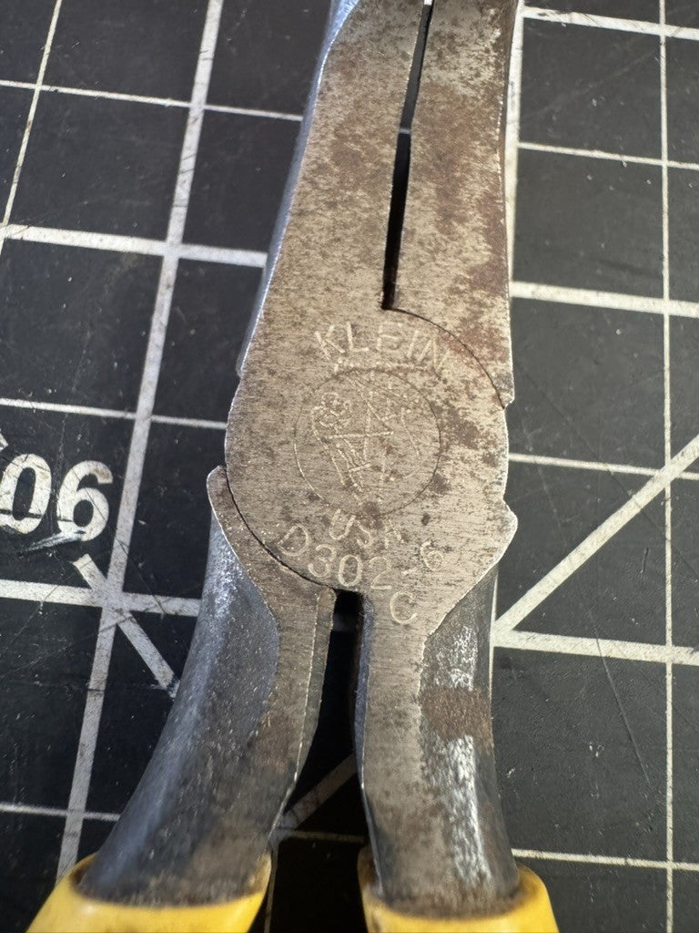 Klein Tools D302-6 Curved Needle Nose Pliers – 6-1/2” – USA