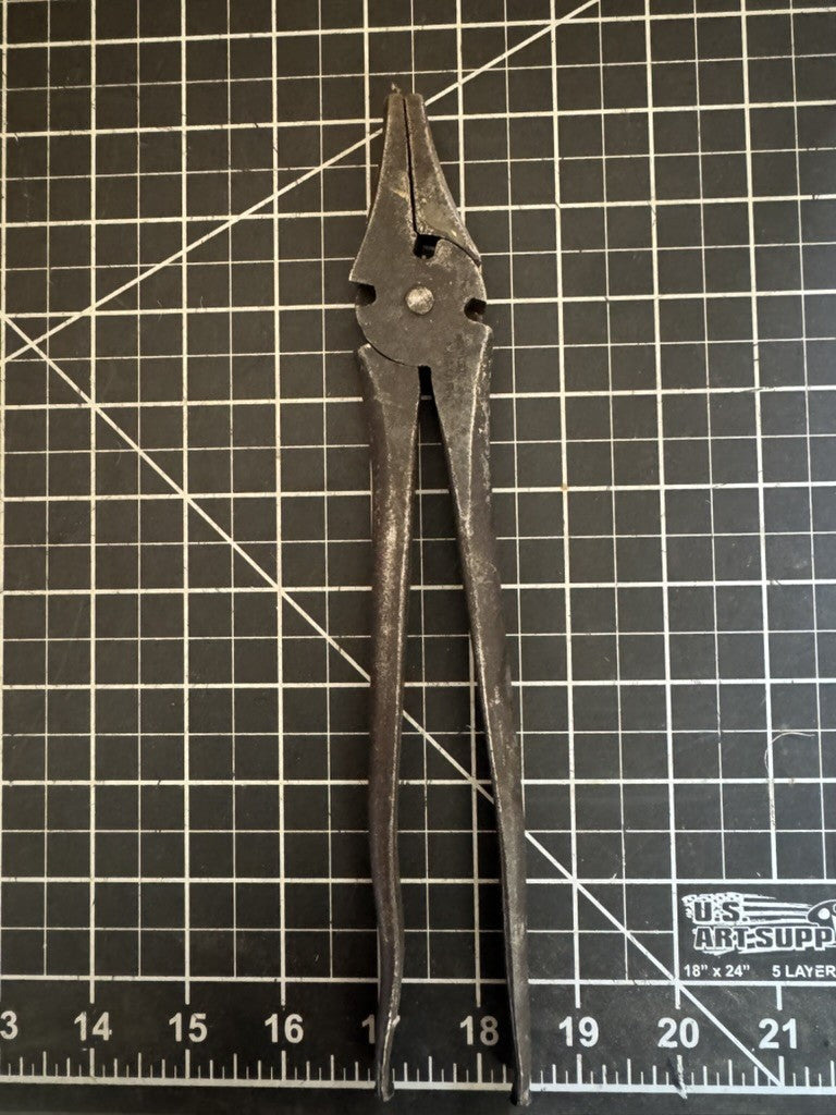 Vintage 10” Button Nose Lineman Pliers / Wire Cutters – “Button Pliers” – USA