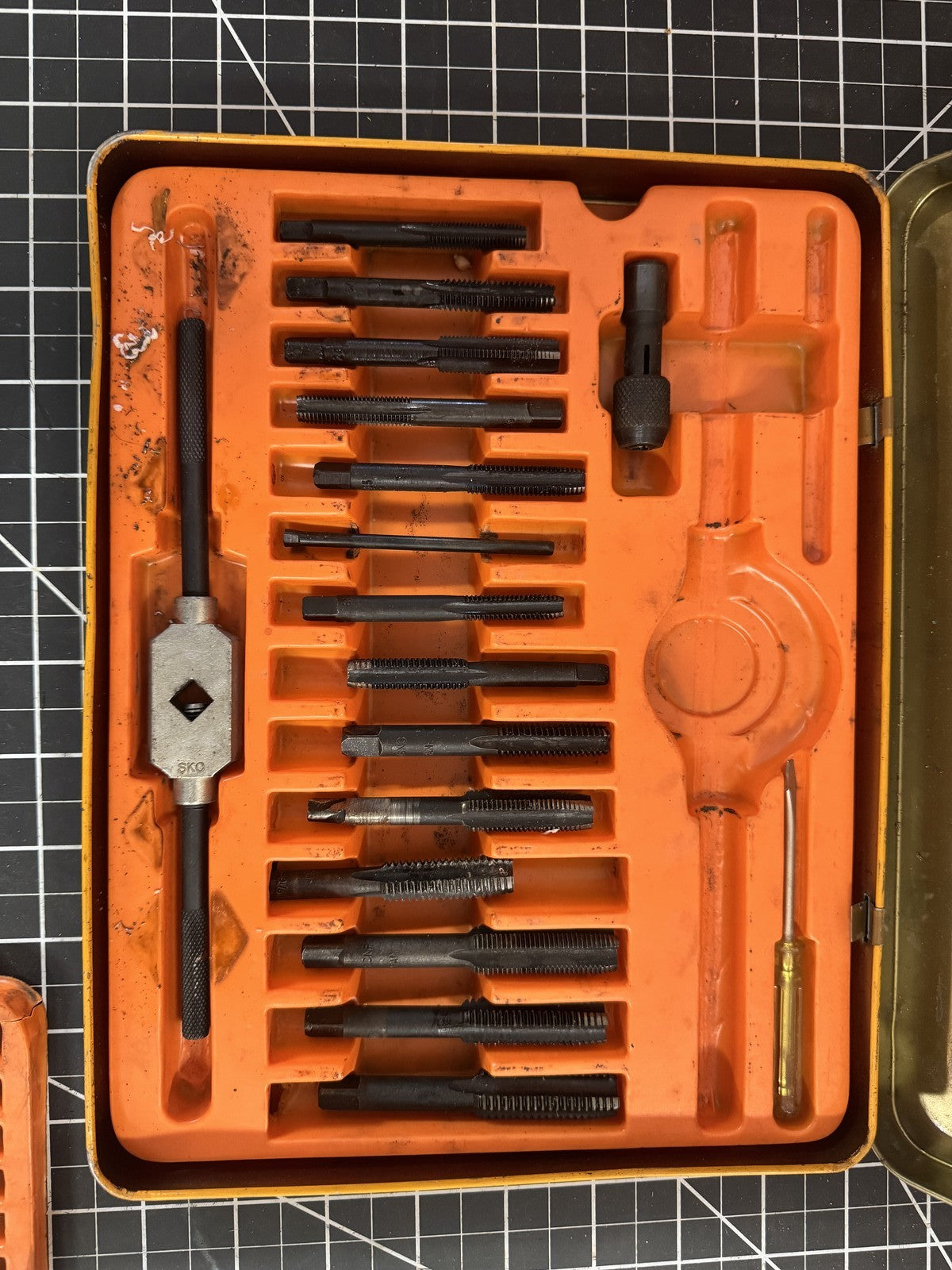 Vintage Buffalo 60pc Tap & Die Set – Model 19-060, SAE & Metric, NOT COMPLETE
