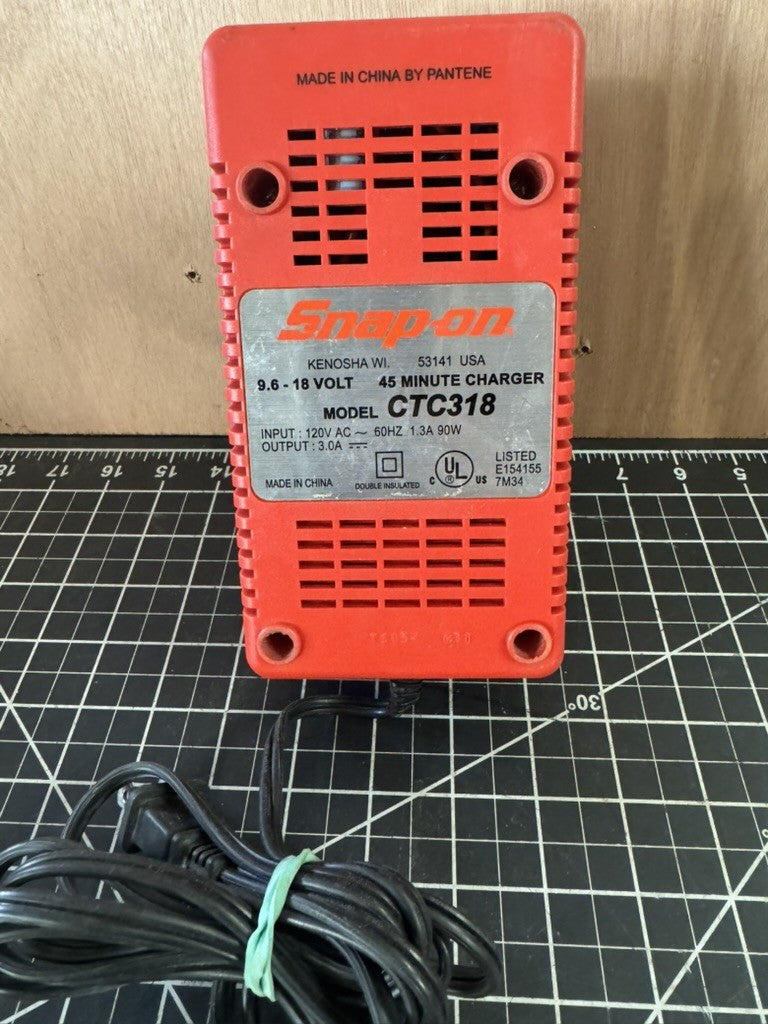 Snap-on Versavolt CTC318 Plug-In Battery Charger – 9.6–18V – Black/Red