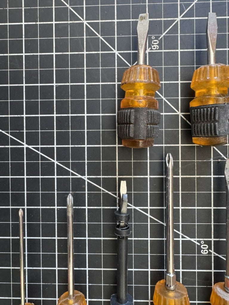 11 Piece Cushion Grip Screwdriver Set – Flathead & Phillips – Likely Pittsburgh