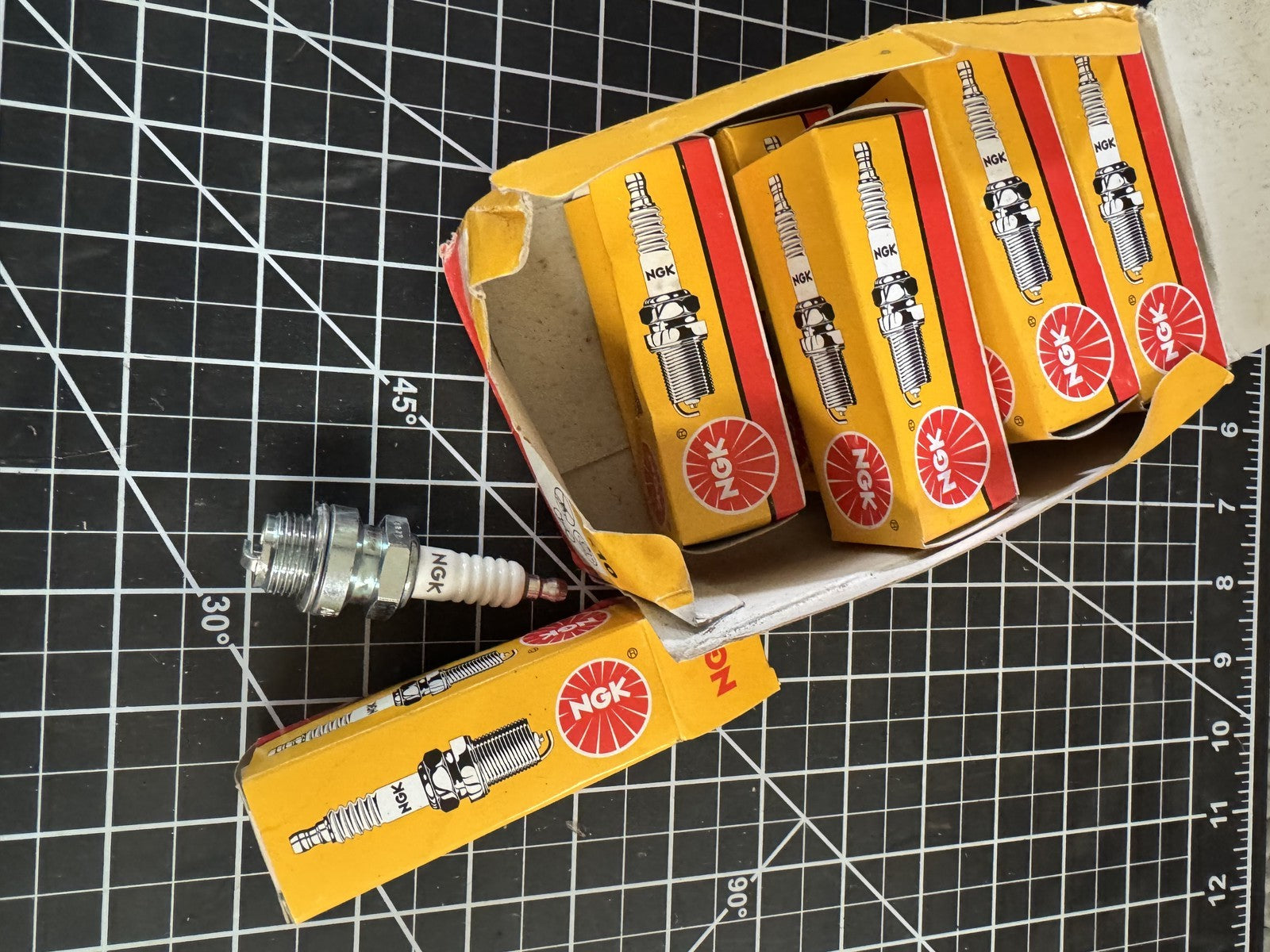 NGK Standard Spark Plugs AB-6 (Stock #2910) – Screw Tip – Pack of 8