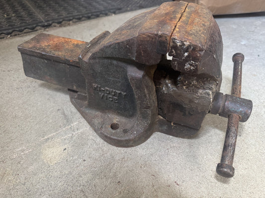Parano Hi-Duty 5” Jaw Bench Vise – Welded Repair, 50 lbs of Grit