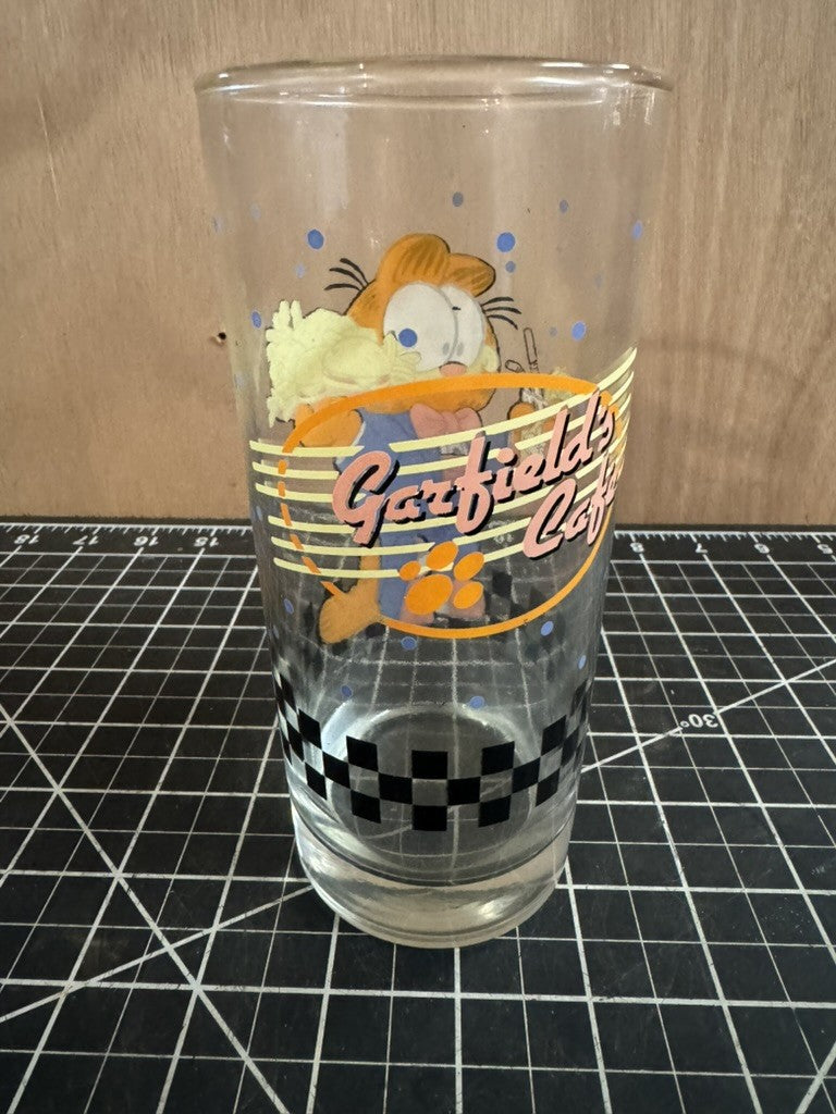 Vintage 1978 Garfield’s Café “Burgers & Fries” Tall Drinking Glass – No Damage