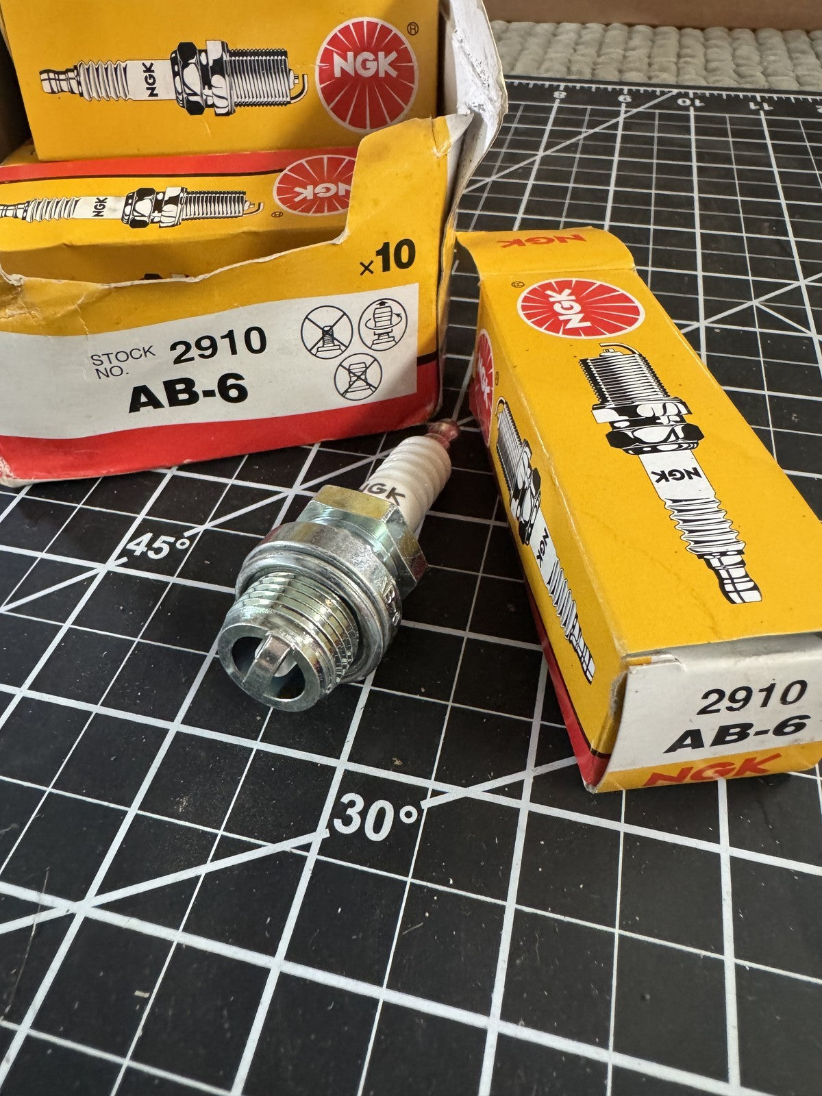 NGK Standard Spark Plugs AB-6 (Stock #2910) – Screw Tip – Pack of 8