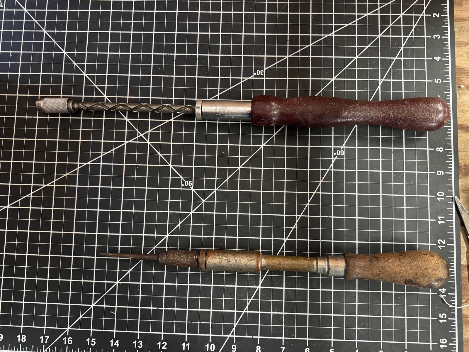 2 Stanley Yankee Ratchet Screwdrivers – 130A Plastic Handle & Wood Handle w/ Bit