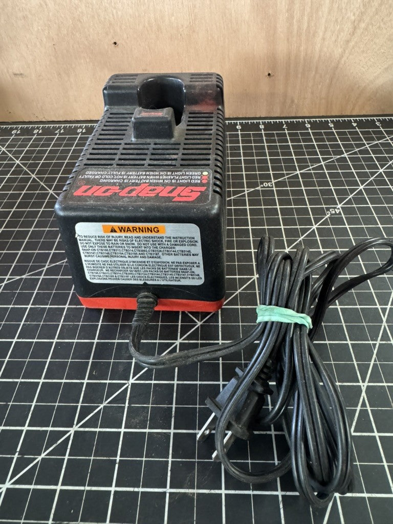 Snap-on Versavolt CTC318 Plug-In Battery Charger – 9.6–18V – Black/Red