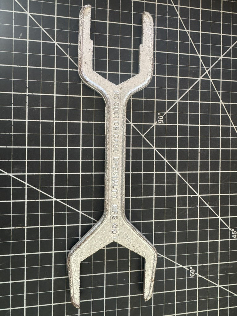 Chicago Specialty Mfg. Co. No. 3001 – Malleable Iron 3-in-1 Spud Wrench – USA