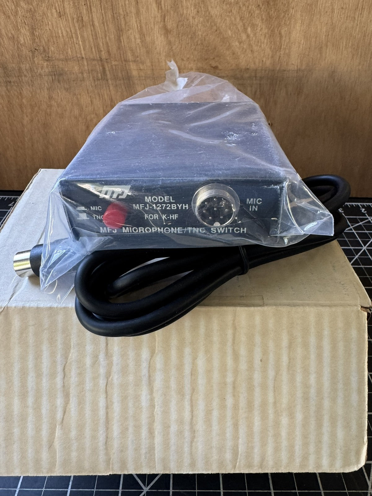 MFJ-1272BYH TNC/MIC Interface Switch – For KAM HF Port – Old Stock, New in Box